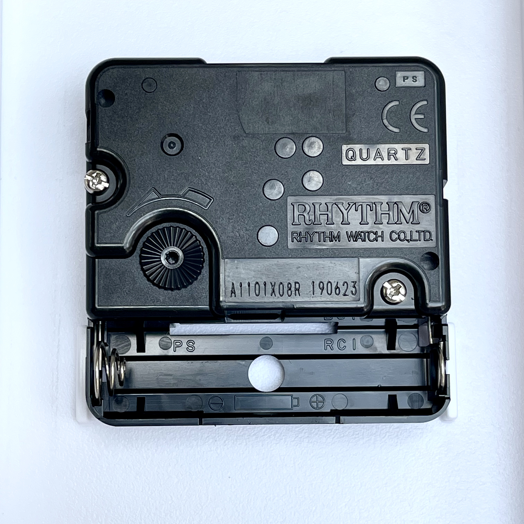 Đồng hồ Rhythm CMG734NR01 Kt 31.2 x 5.0cm, 710g. Vỏ nhựa. Dùng Pin.