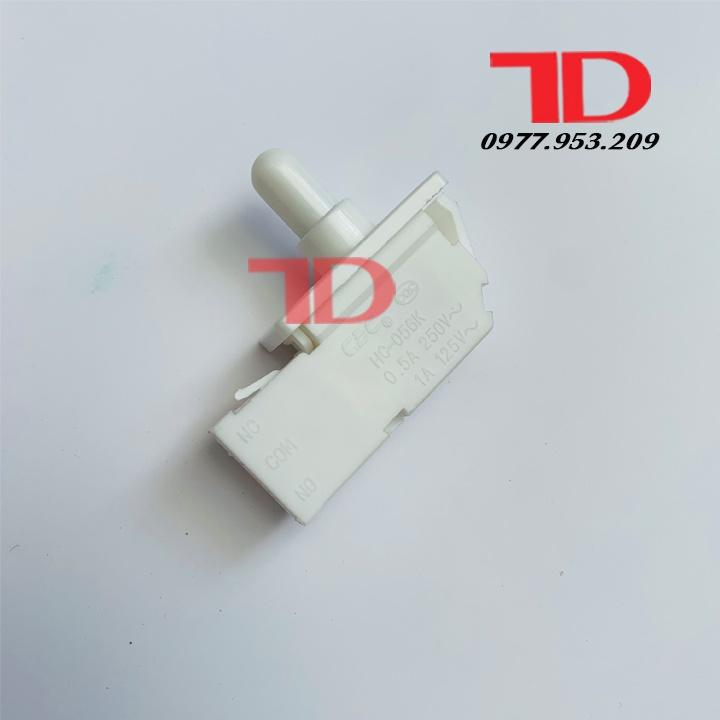 Công tắc dành cho cửa tủ lạnh Hitachi 3 chân