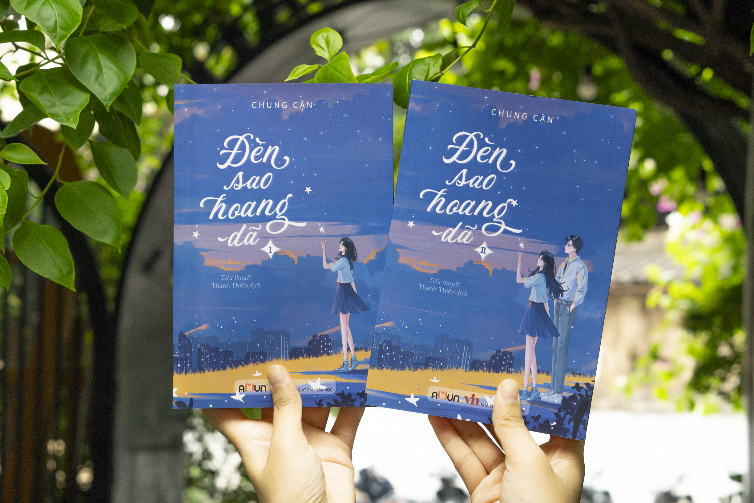 Combo (2 Tập): Đèn Sao Hoang Dã