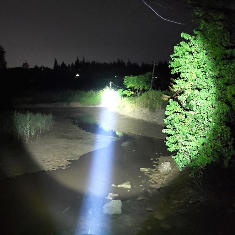 Đèn pin siêu sáng Chip Led T6 sáng cực mạnh,pin 9800mAh,toàn bộ vỏ hợp kim,chiếu xa 500m