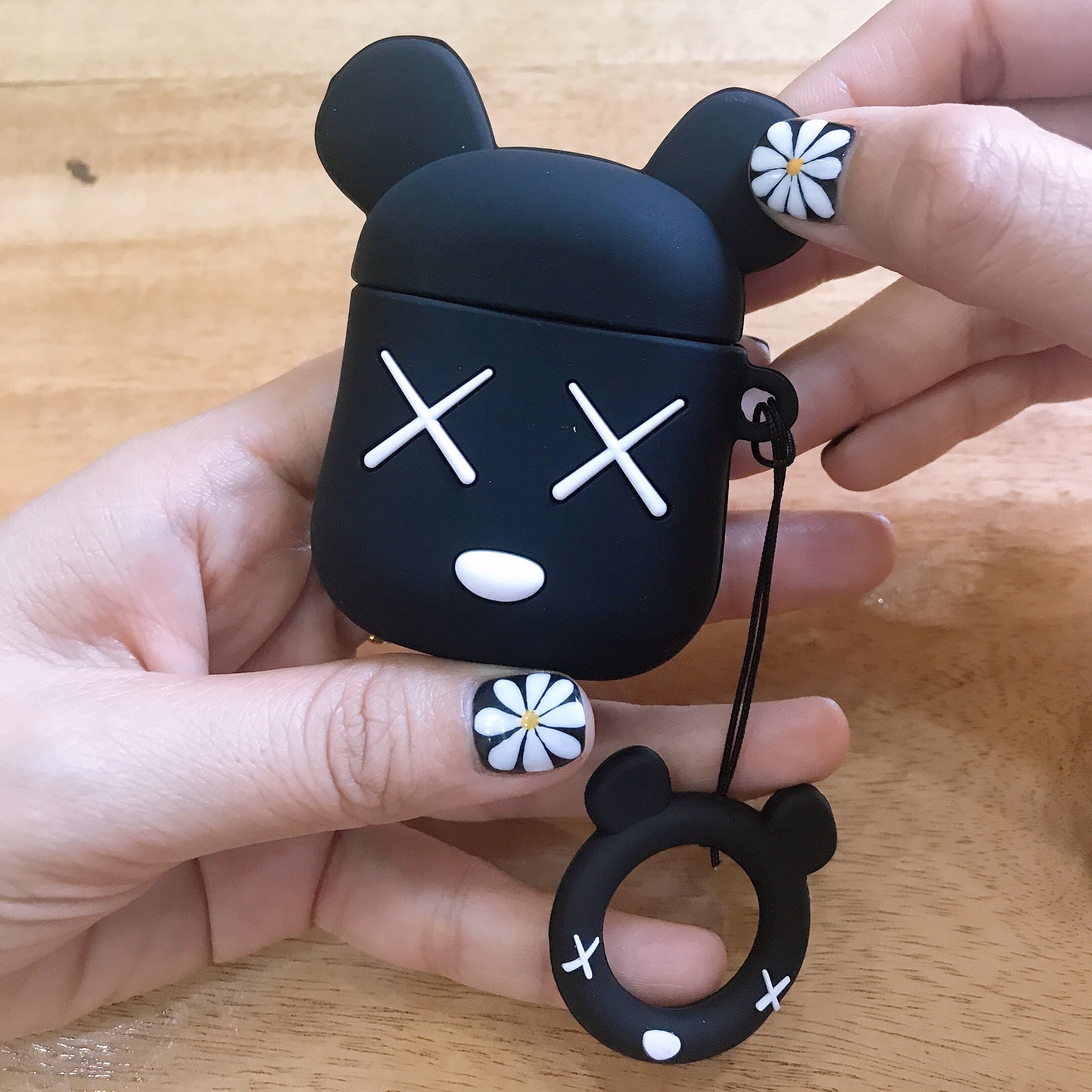 Bao Case Silicon Cho Tai Nghe Apple AirPods 1 / AirPods 2 -  Hình Kaws Đen