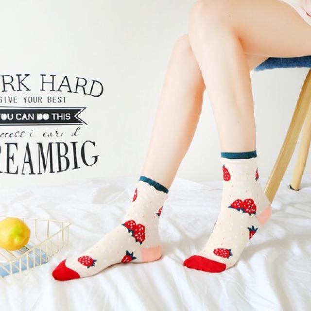 Tất cổ cao hình hoa quả