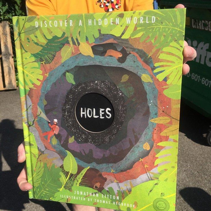 Holes : Discover a Hidden World