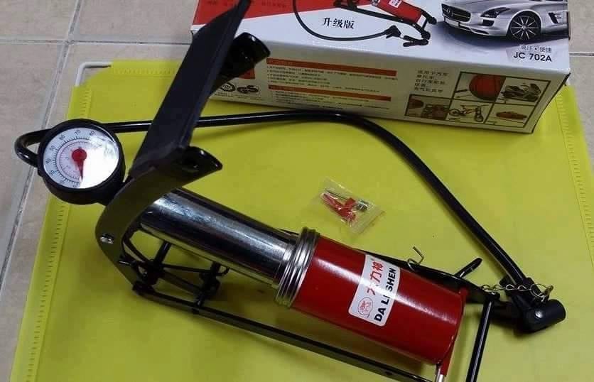 Bơm hơi đạp chân đa năng dùng cho xe đạp xe máy oto bóng phao bơi tiện dụng có đồng hồ đo áp xuất