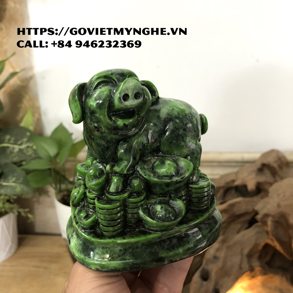 Tượng đá con Heo tượng đá trang trí phong thủy bàn làm việc cho tuổi Hợi - Chiều cao 11cm - Màu xanh lục bích