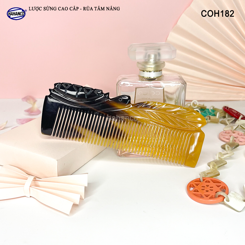 Lược Sừng Màu Vân Nưa Bằng Đầu Rùa Tắm Nắng Đục Khắc Tinh Xảo - có thể bỏ túi - COH182