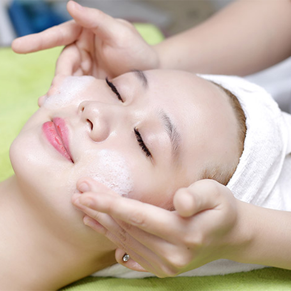 Voucher 14 Bước Trắng Sáng Da, Sạch Mụn, Mịn Màng Điều Trị Mụn Cao Cấp Tại Ellis Spa