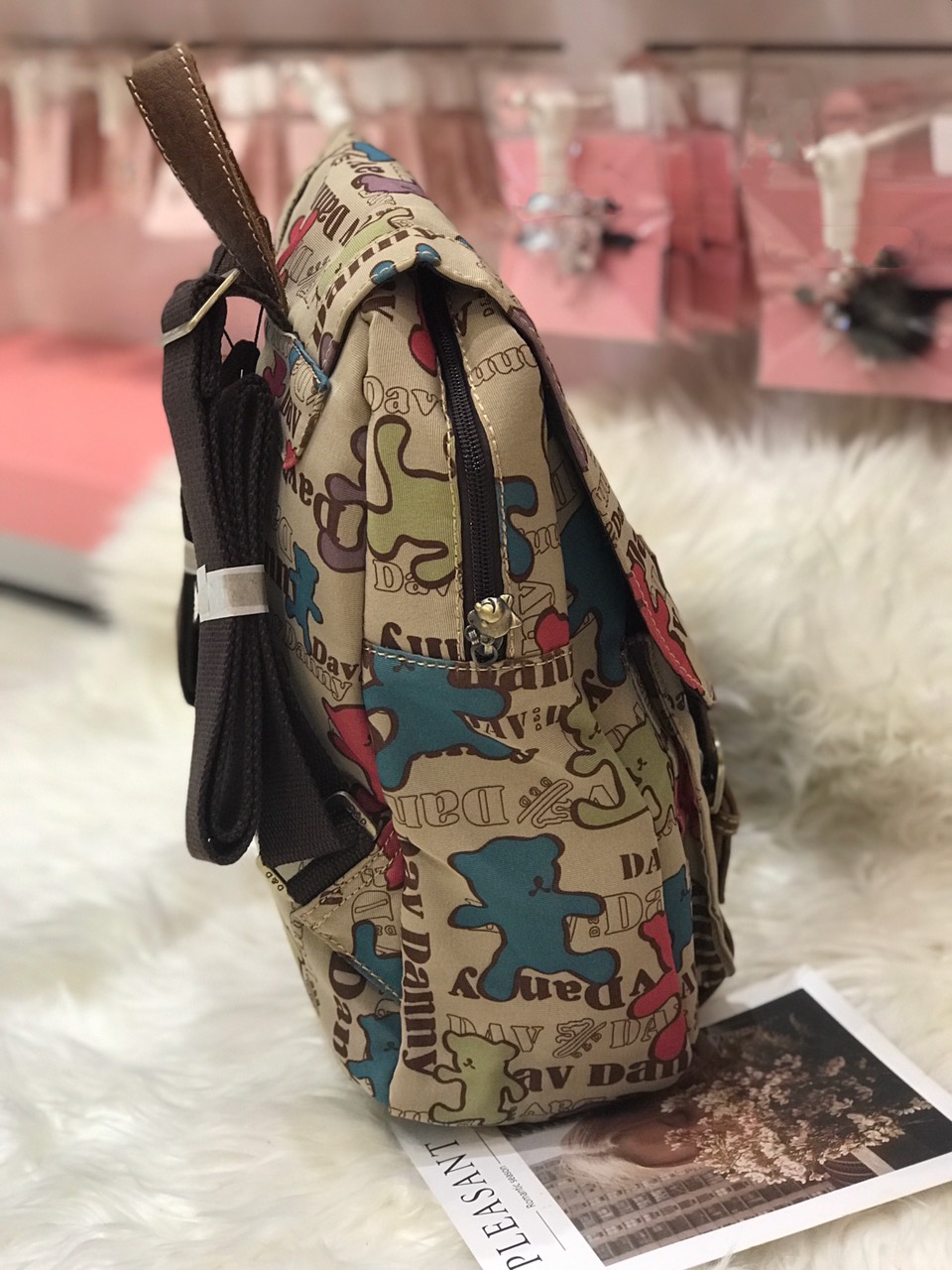 Balo Gấu thời trang , tuổi teen, nữ 3 ngăn 2 dây nịch gài trước hình gấu 3 màu siêu xinh - DD142R8377