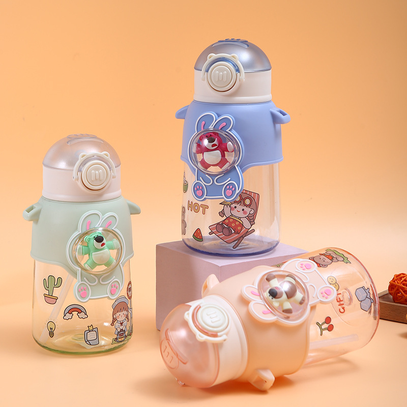 Bình nước gấu dâu cute cho bé đựng nước có ống hút vòi 500ml phù hợp trẻ em đi học, đi chơi dã ngoại, thể thao