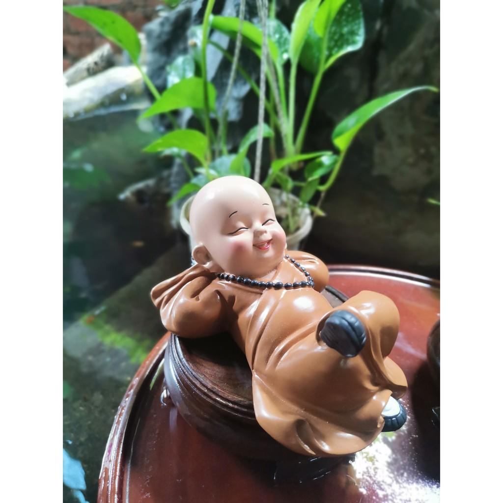 Bộ 2 chú tiểu nằm nghỉ ngơi thư giản