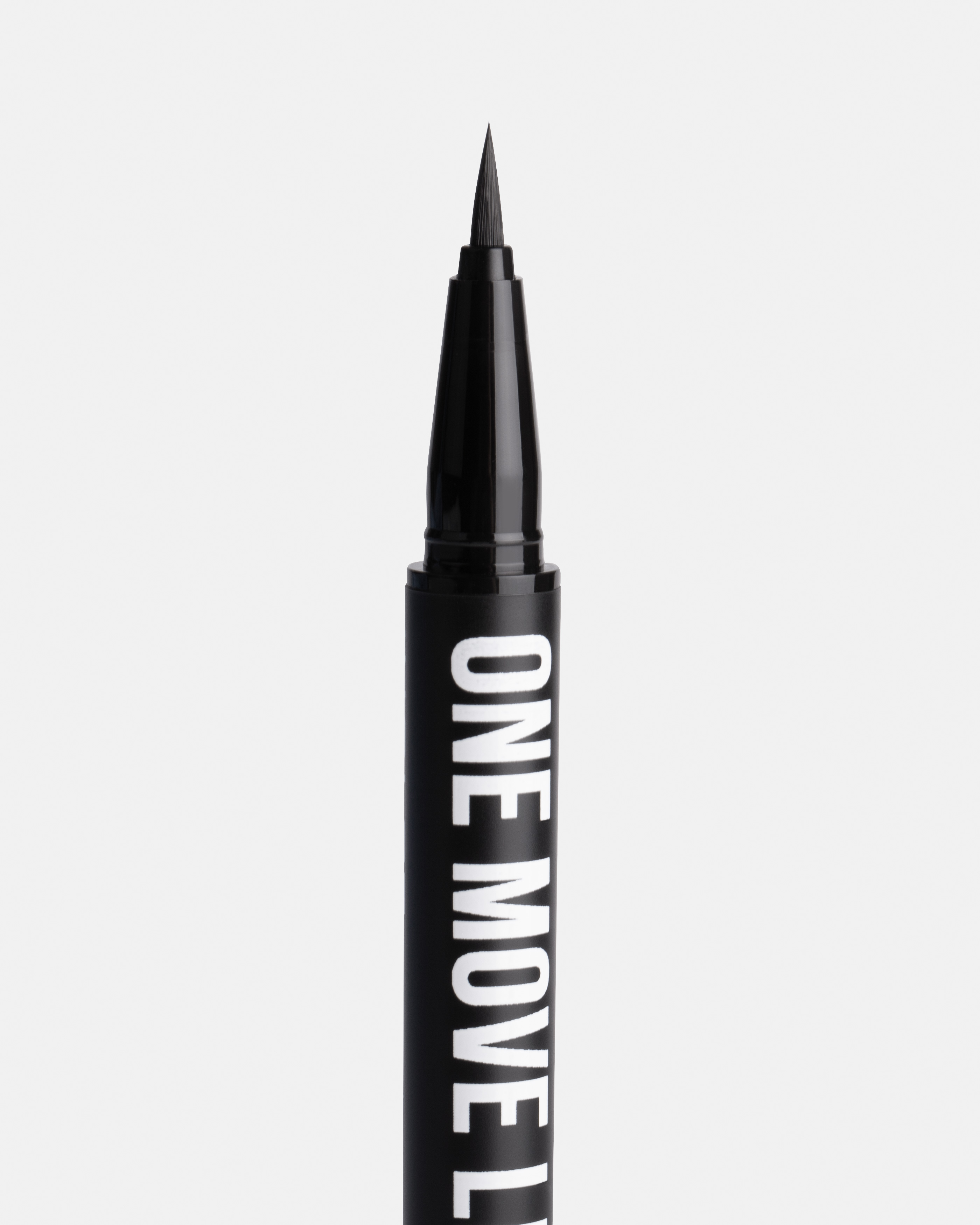 Bút Kẻ Mắt Nước Thuần Chay Inglot One Move Liquid Eyeliner 0.55ml