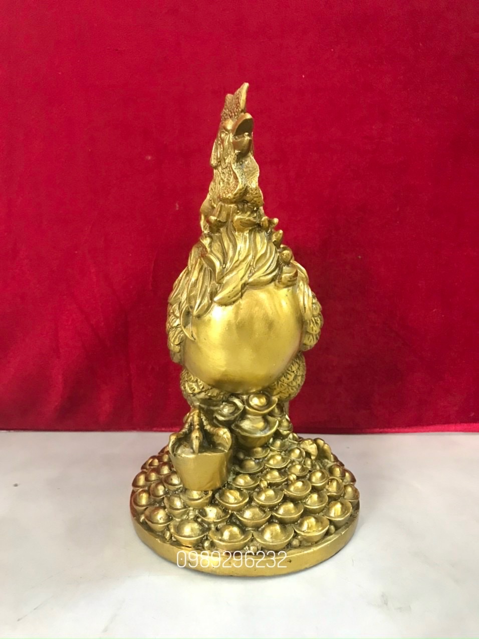 Tượng Gà đứng trên mâm thỏi vàng bằng đồng - Gà Mâm vàng nhỏ