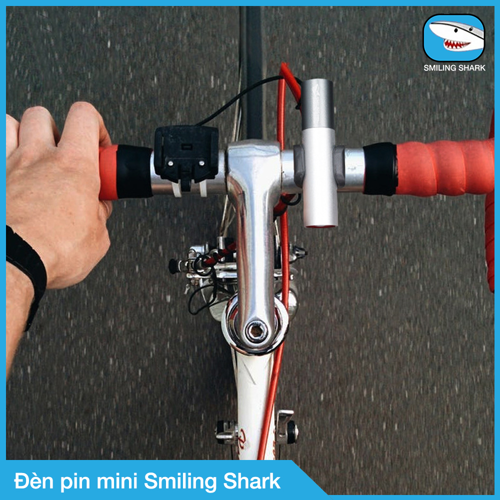 Đèn pin mini siêu sáng Smiling Shark, tầm chiếu xa 50 - 200m, cho vừa túi quần, pin siêu khoẻ, chiếu sáng sương mù, chống nước, sạc USB, gắn xe đạp hoặc mang theo dã ngoại đa dụng nhỏ gọn - Hàng Chính Hãng