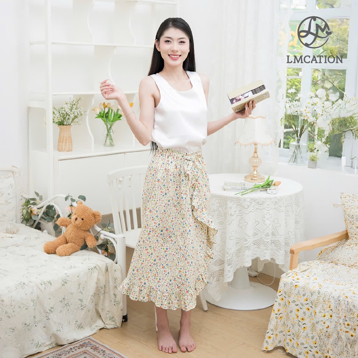 Đồ mặc nhà LMcation - Áo cổ tròn Mary Trắng kem &amp; Chân váy bèo hoa nhí LMcation Camila