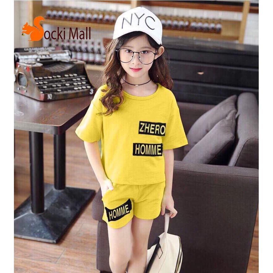 Bộ quần áo bé gái trễ vai, đắp chữ HOMME, chất cotton mát mẻ, thoải mái.