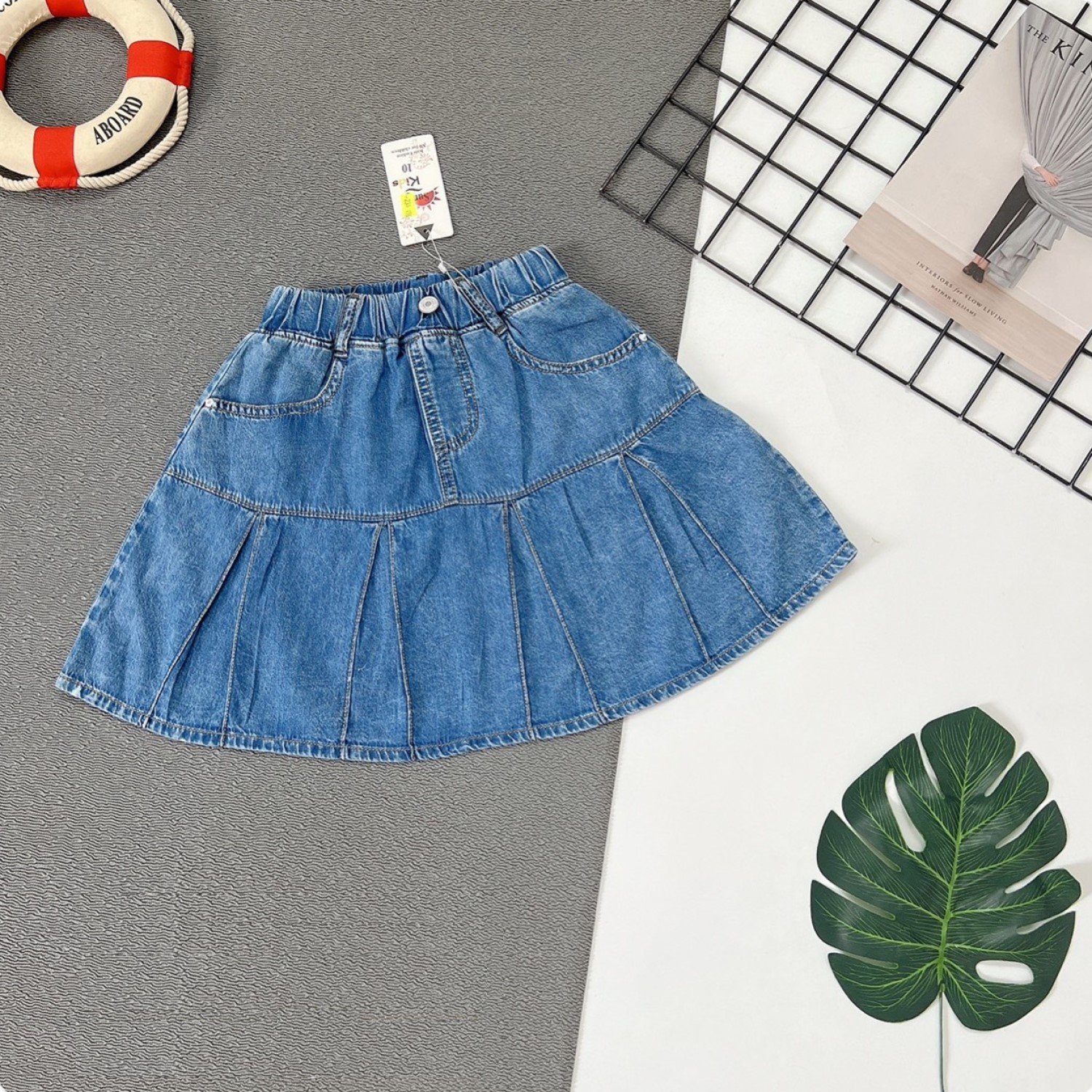 Q00000223 Váy jean xanh cao cấp, dáng xoè, xếp ly, có chíp rất xinh cho bé gái từ 7 tuổi