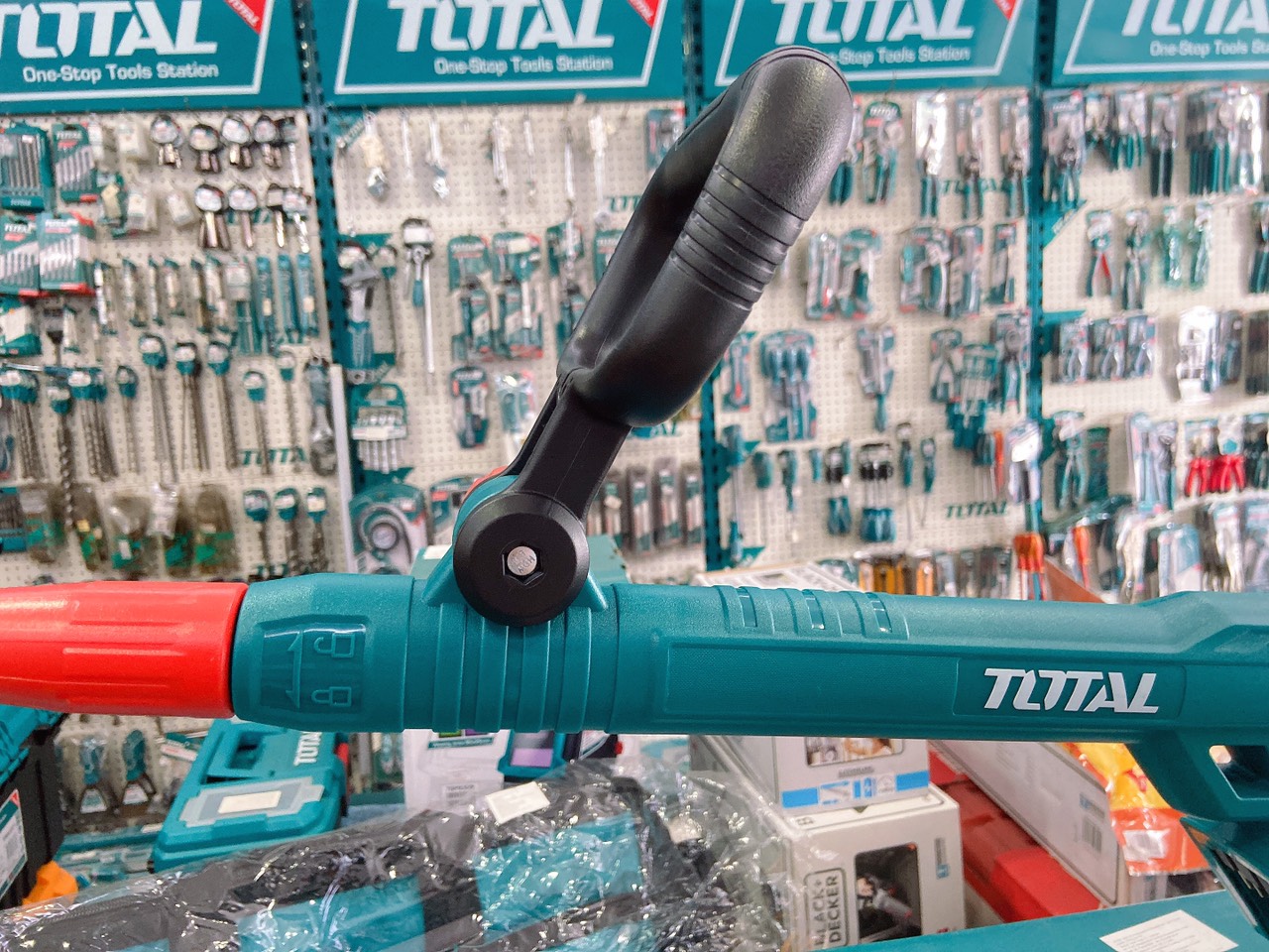 Máy cắt cỏ dùng  pin Lithium-Ion  20V total TGTLI20018