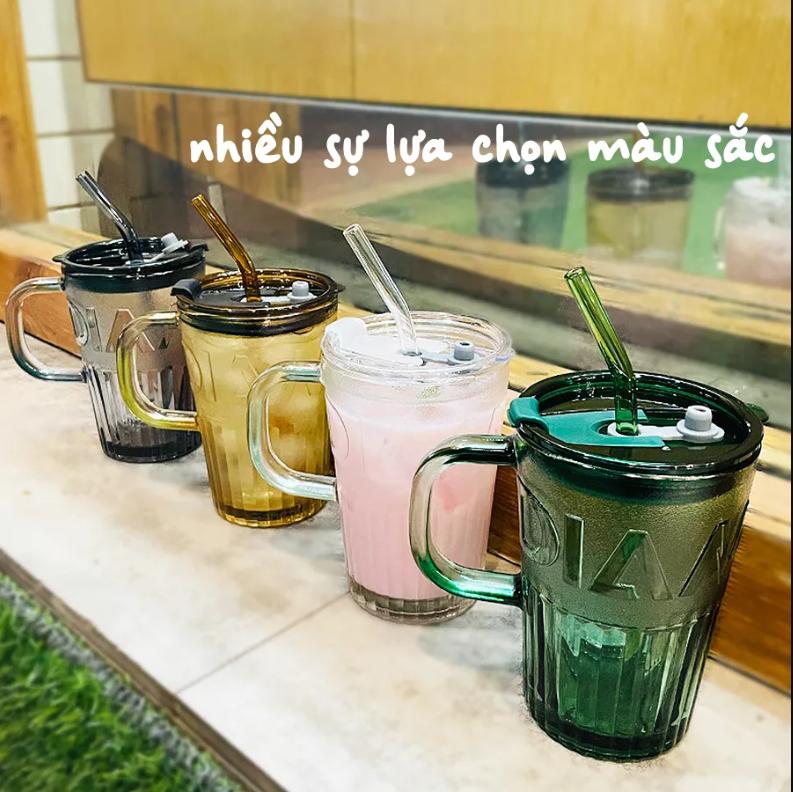 Cốc Thuỷ Tinh Cao Cấp Chịu Nhiệt Có Nắp Và Quai Kèm Theo Ống Hút 400ml In Chữ Diamond Giao Màu Ngẫu Nhiên - Hàng chính hãng