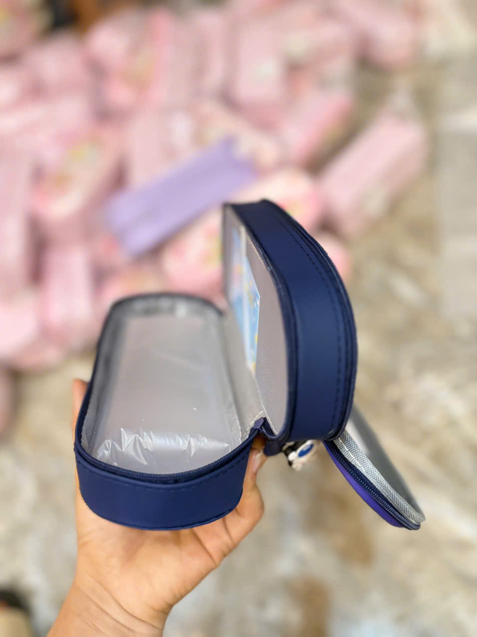 Hộp Bút Hai Ngăn Mặt Cứng In Nổi 3D Hình Hoạt Hình Dễ Thương Cho Bé Trai Bé Gái – Hộp Bút Học Sinh Tiểu Học - HÀNG CHÍNH HÃNG MINIIN