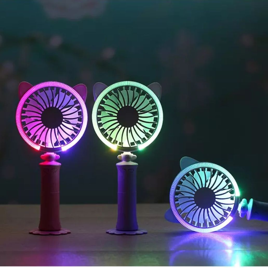 Quạt Cầm Tay Sạc Điện USB Dáng Con Mèo Có Đèn LED Đổi Màu Đặt Được Trên Bàn Bởi Đế Nhựa