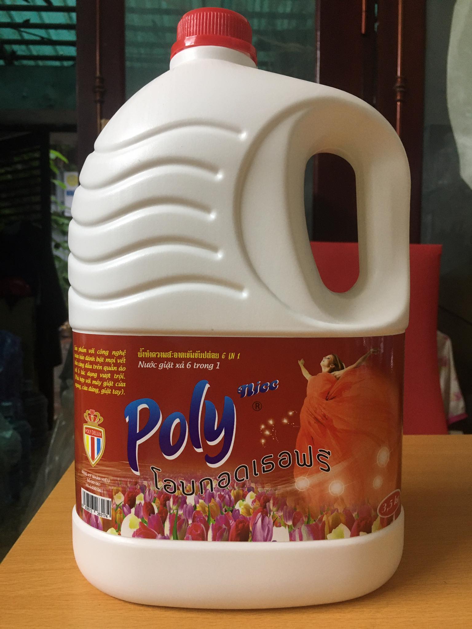 Nước giặt xả Poly Nice (3,6 L)