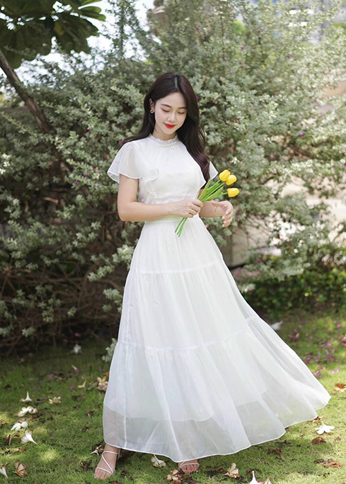 Đầm Maxi Voan 2 Lớp Cổ Cao Đính Kèm Tay Bèo Thời Trang