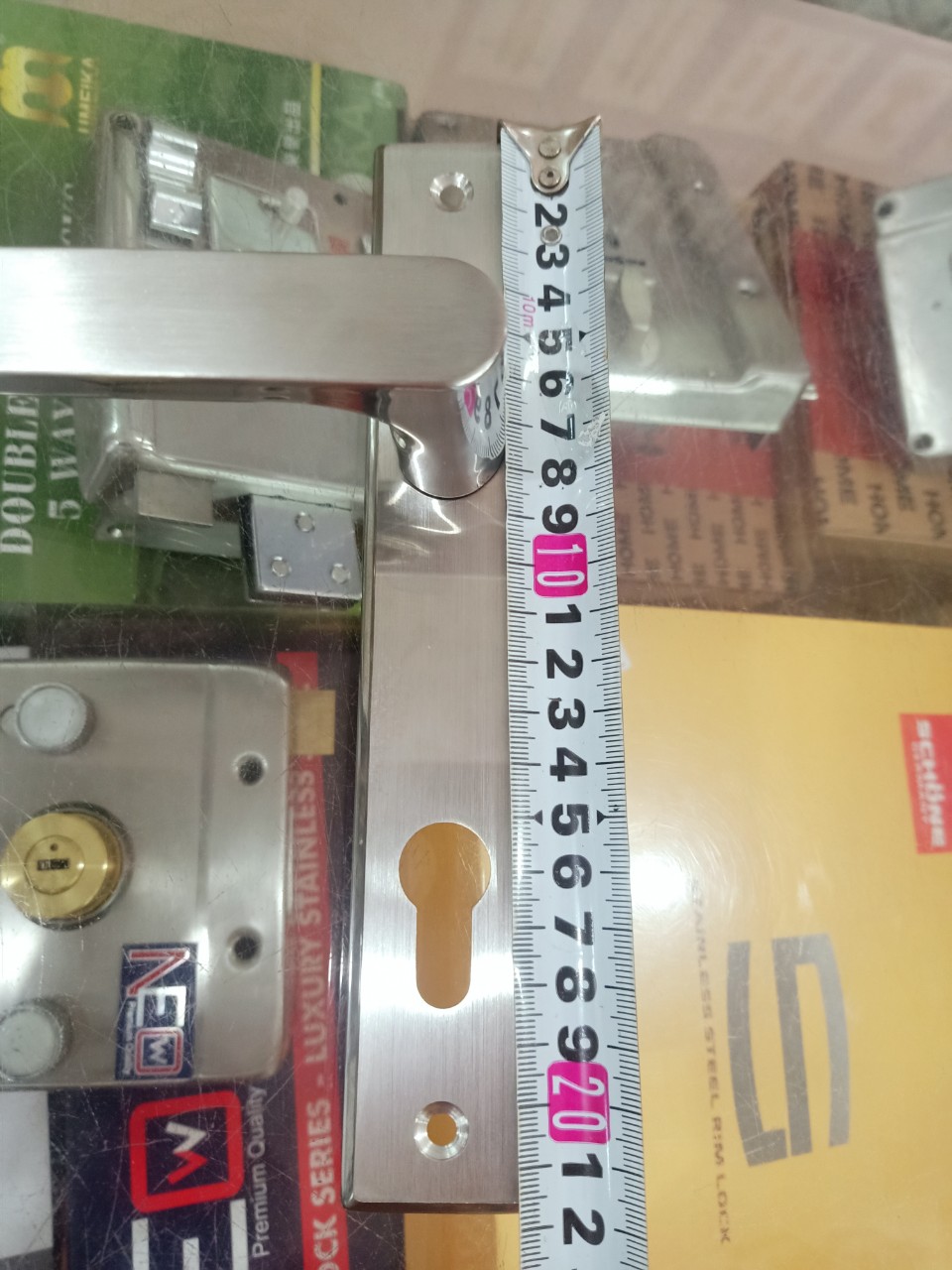 Khóa tay gạt cửa nhôm hệ 700 - inox 304