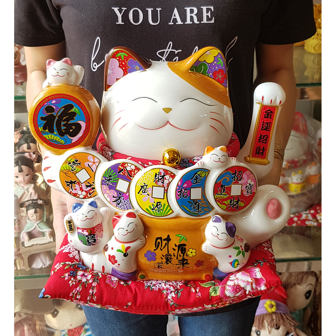 Mèo Thần Tài tay vẫy 25cm - dây tiền Khai Vận Tài Lộc (tặng kèm 50 xu vàng mini may mắn)