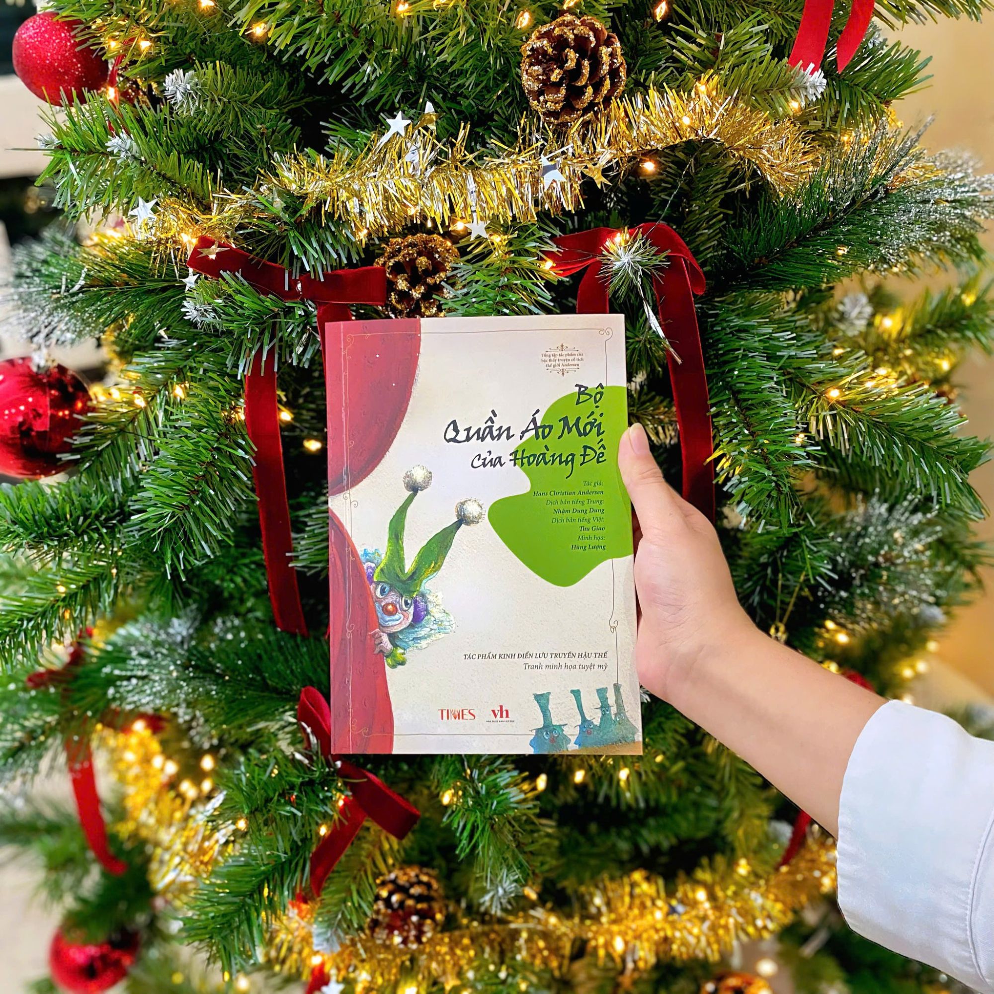 Tổng tập truyện cổ tích Andersen: Bộ quần áo mới của hoàng đế - TIMES - Andersen