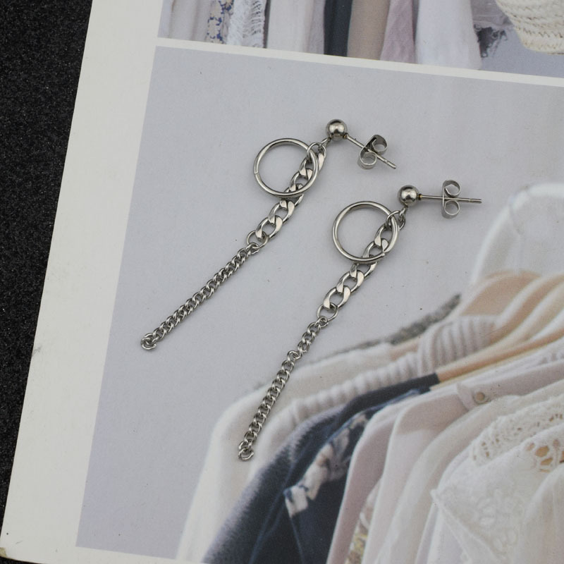 Khuyên tai bông tai hiện đại bắt trend cho phái đẹp