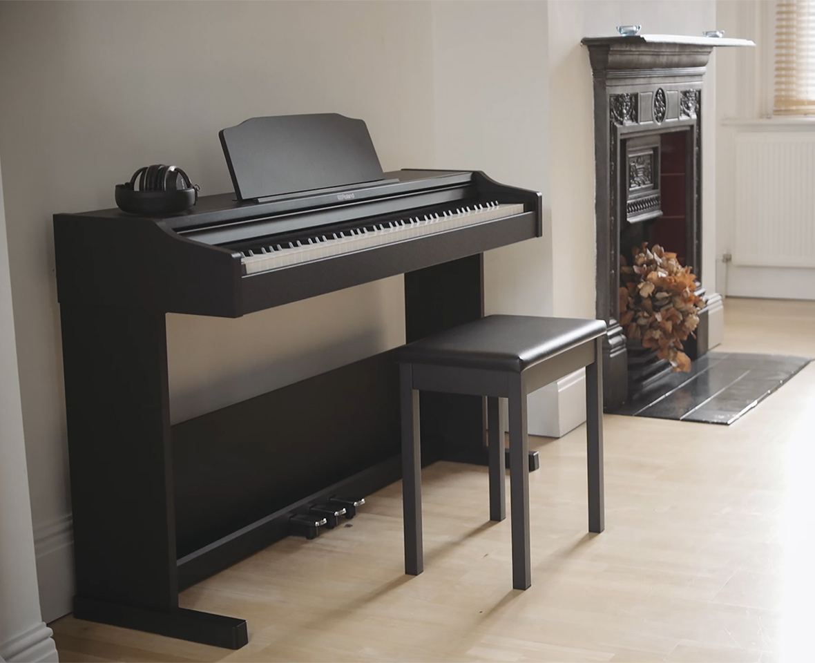 Đàn Piano điện cao cấp/ Home Digital Piano - Roland RP102 - Màu đen - Hàng chính hãng