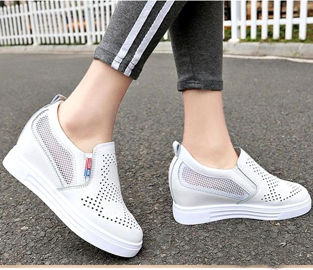 Giày sneaker độn đế ren lưới dập lỗ thoáng C46 trắng