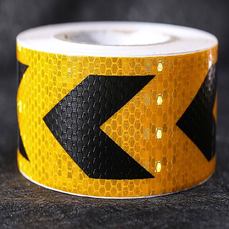 Cuộn Phản Quang khổ rộng 10 cm x 25 mét, Cảnh Báo An Toàn Hình Mũi Tên Dùng Dán Xe Ô tô, Thùng Xe Tải, An Toàn, chất liệu PVC Chống Thấm Nước - Mũi Tên Vàng Đen - Mai Lee