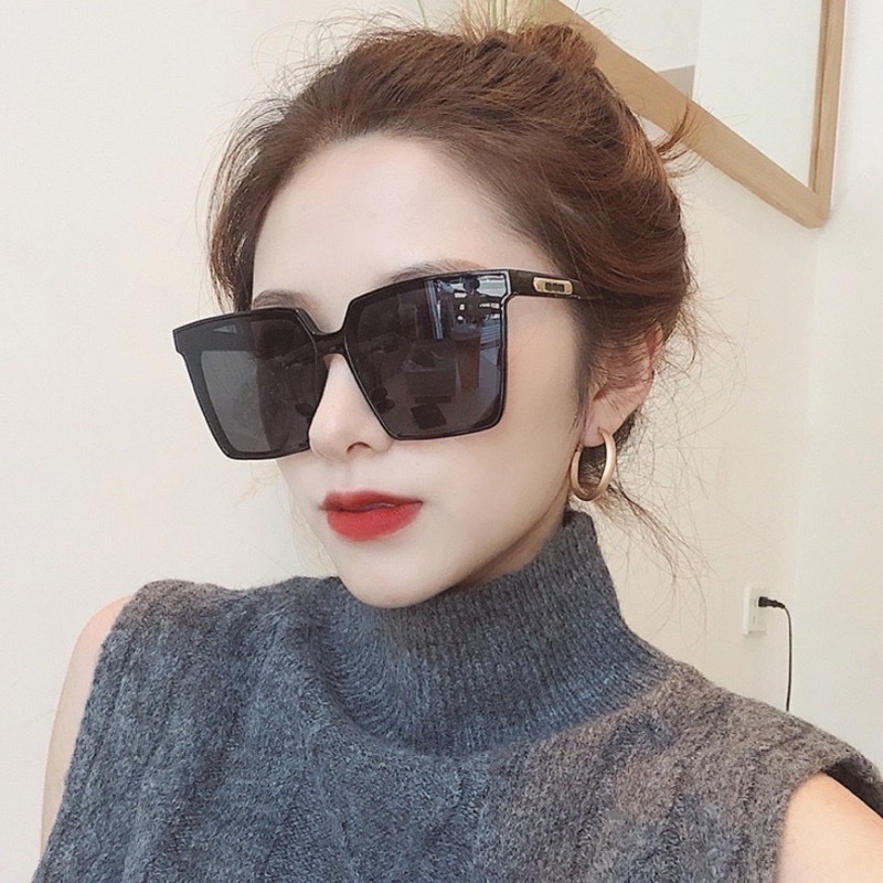 Kính râm đen gọng to , kính mát  nam nữ , chống tia UV , chống bụi ,phong cách thời trang Hàn Quốc , hiện đại , trẻ trung , sôi động và cá tính  , kèm hộp đựng sang trọng
