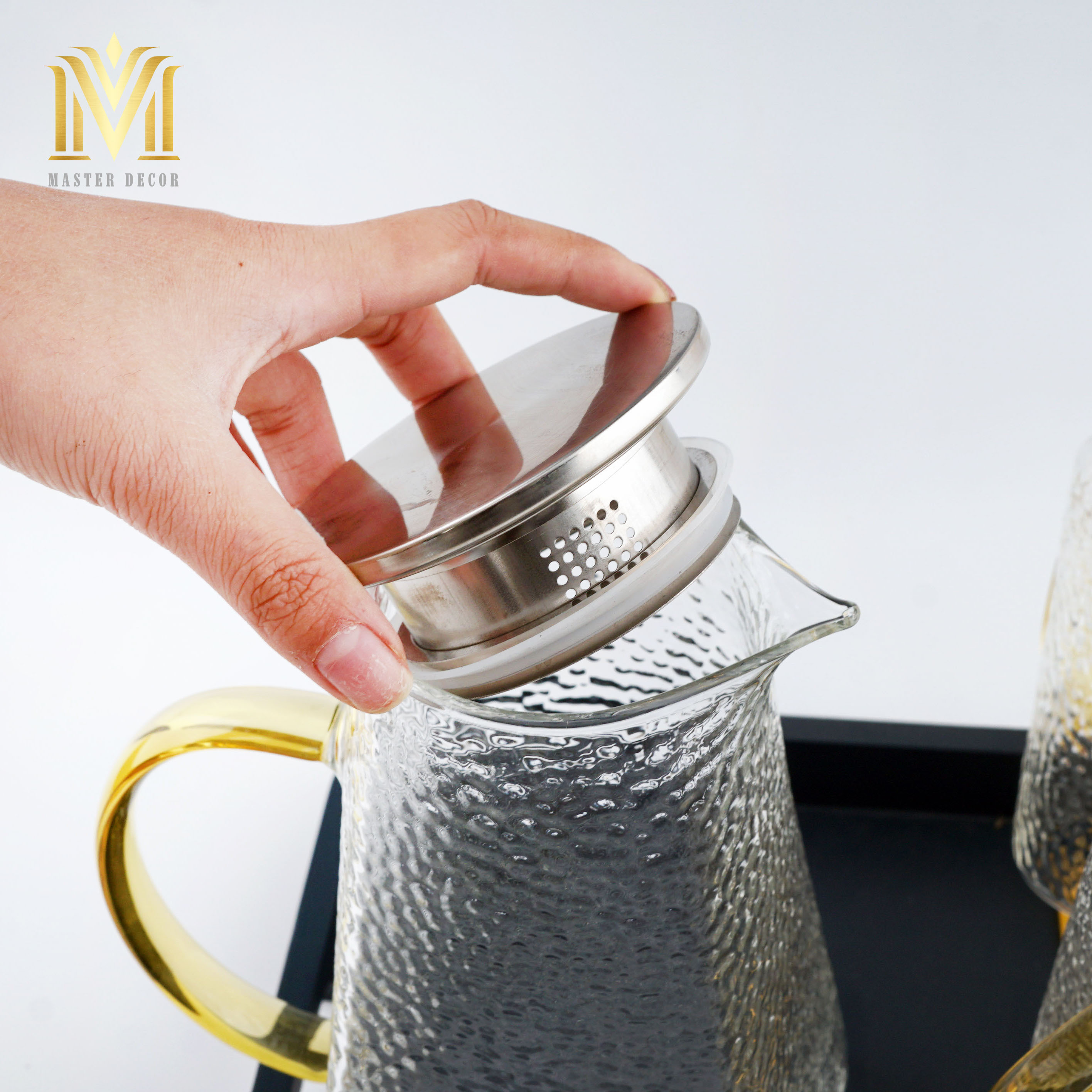 BÌNH NƯỚC THỦY TINH BN6011 MÀU TRẮNG ĐẾ TRÒN DUNG TÍCH 1500ML