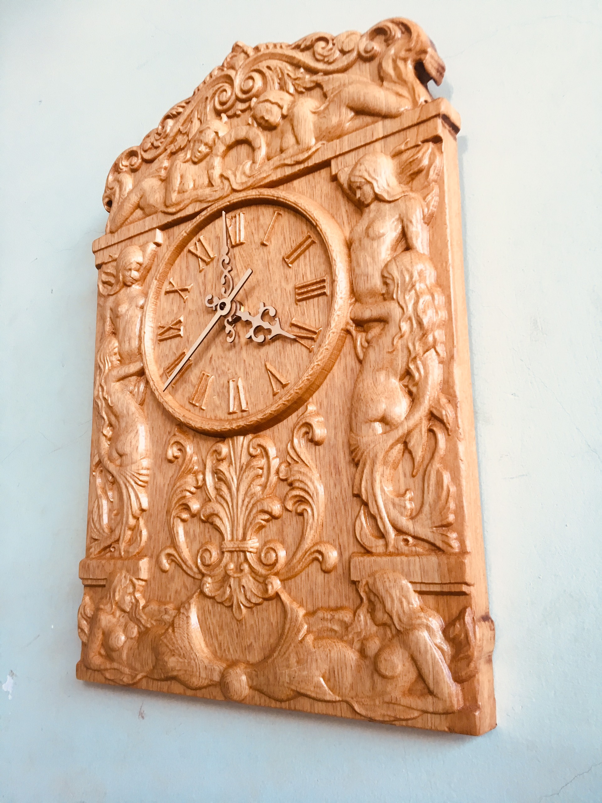 Đồng hồ Gỗ pơ mu - Hình 8 nàng tiền cá - Sang trọng - quý phái !