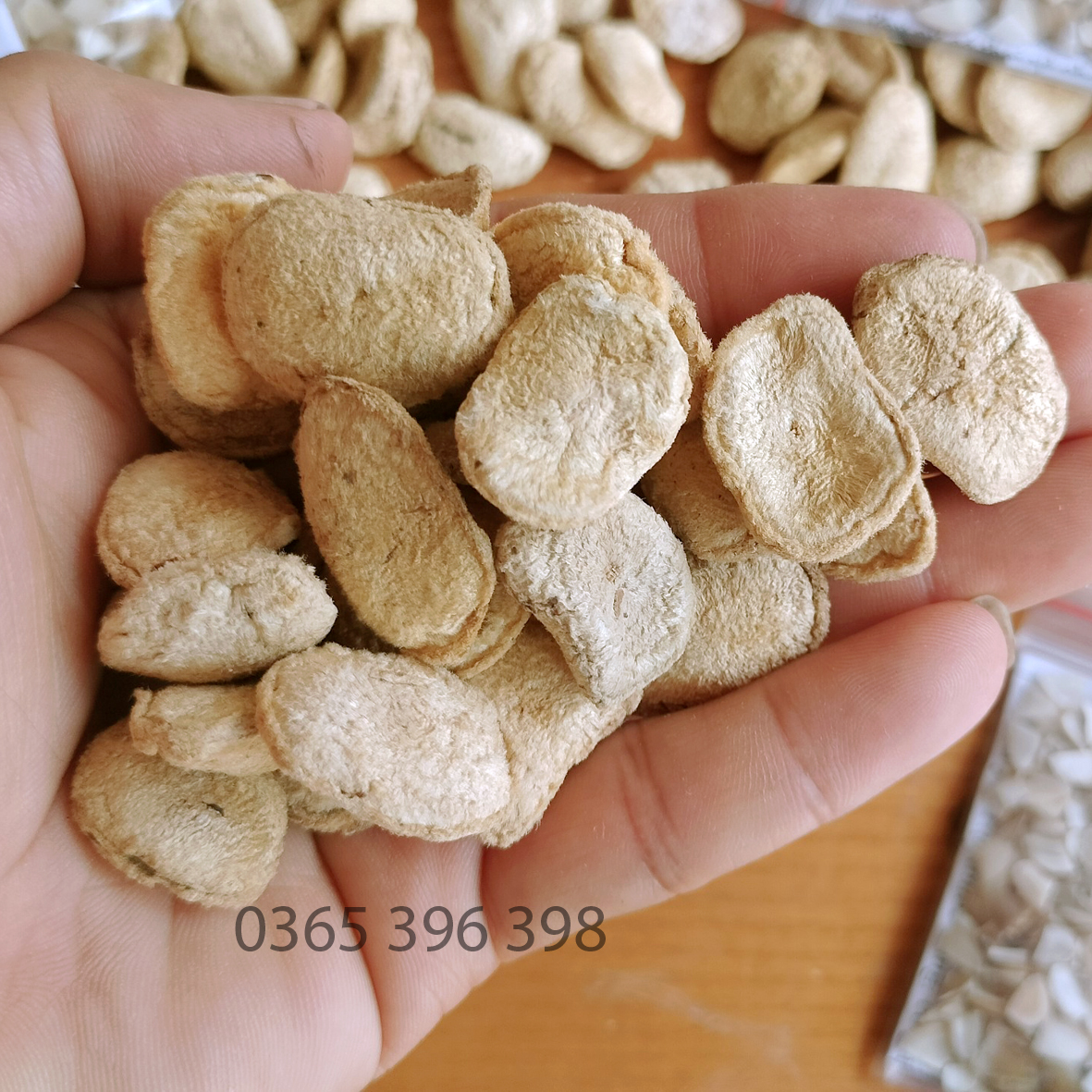 Hạt sành Hạt sang trắng, hạt dạ dày giải quyết vấn đề dạ dày của người dân tộc H mong 1 gói