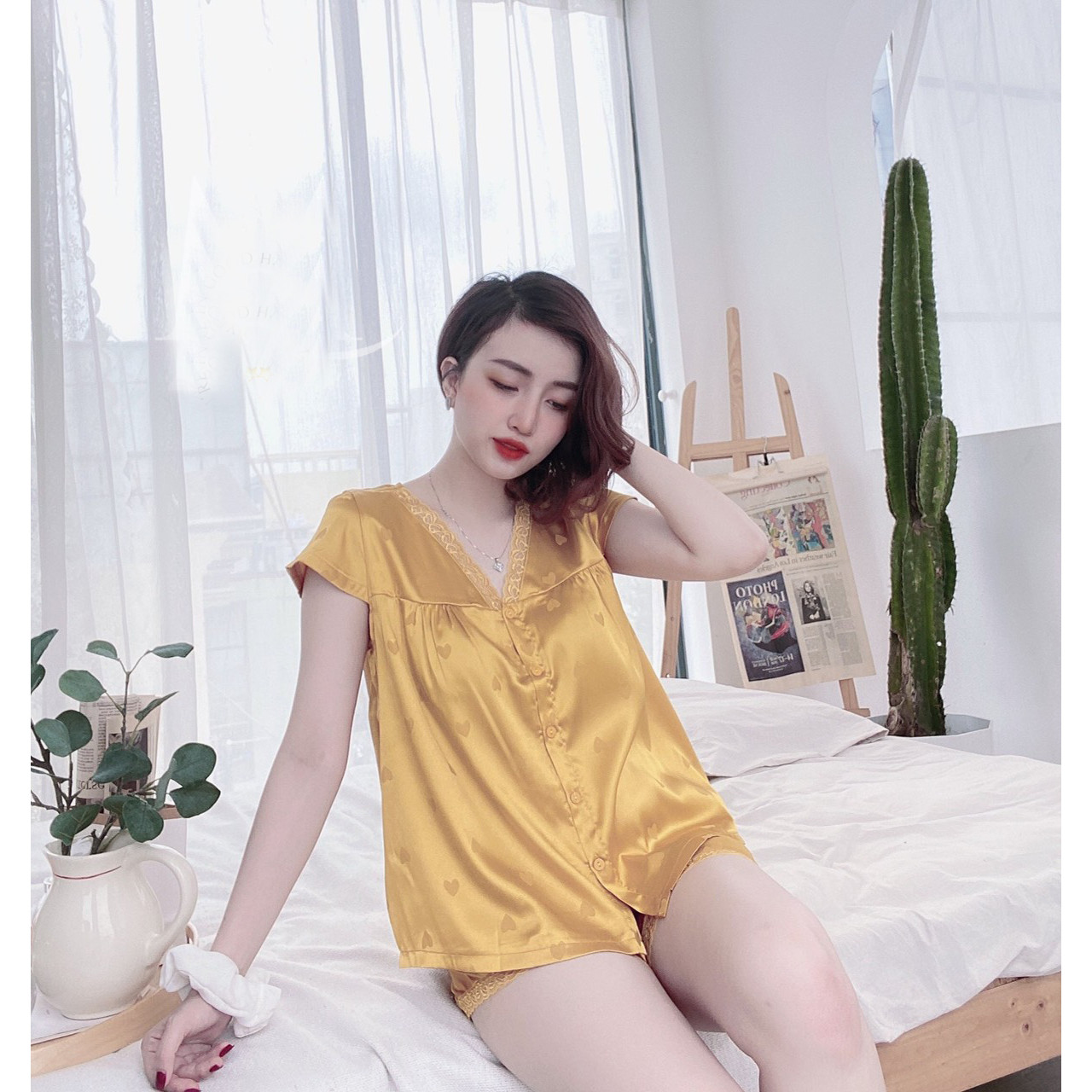 Đồ Mặc Nhà, Đồ Bộ Nữ Đùi, Cổ Tim Ren Chất Lụa Tơ Mát, Mịn - Vàng