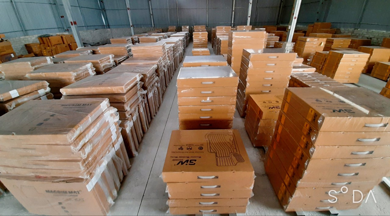 Bạt phủ ô tô chất liệu vải không dệt cao cấp thương hiệu MACSIM dành cho hãng xe Kia Carnival màu ghi - bạt phủ trong nhà và ngoài trời