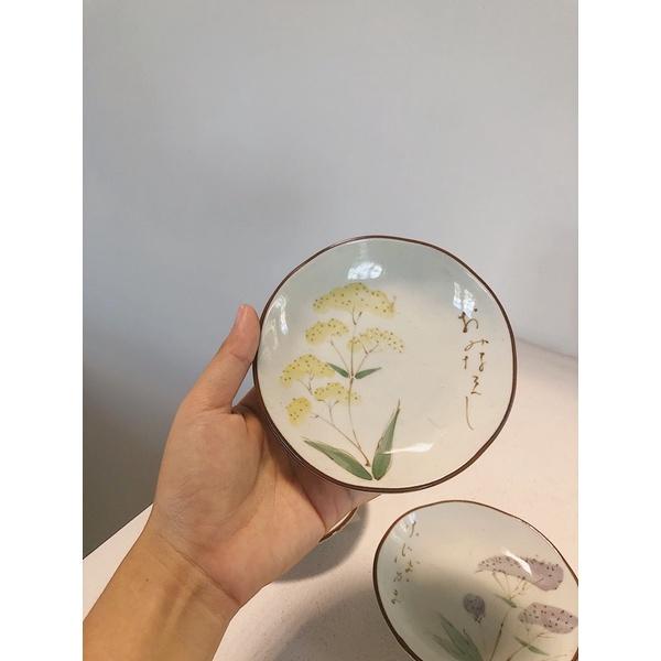 Dĩa chấm hoa viền nâu
