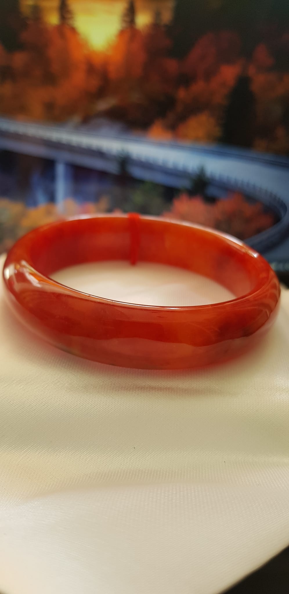 Vòng tay phong thuỷ Đá Cẩm Thạch mới Bản Hẹ Đỏ 58mm x cao 15mm x dầy 7mm Vòng màu đỏ cam tươi bóng đẹp chuẩn hợp nữ mệnh hỏa mệnh thổ Nữ nặng 56kg - 66kg đeo đẹp ạ