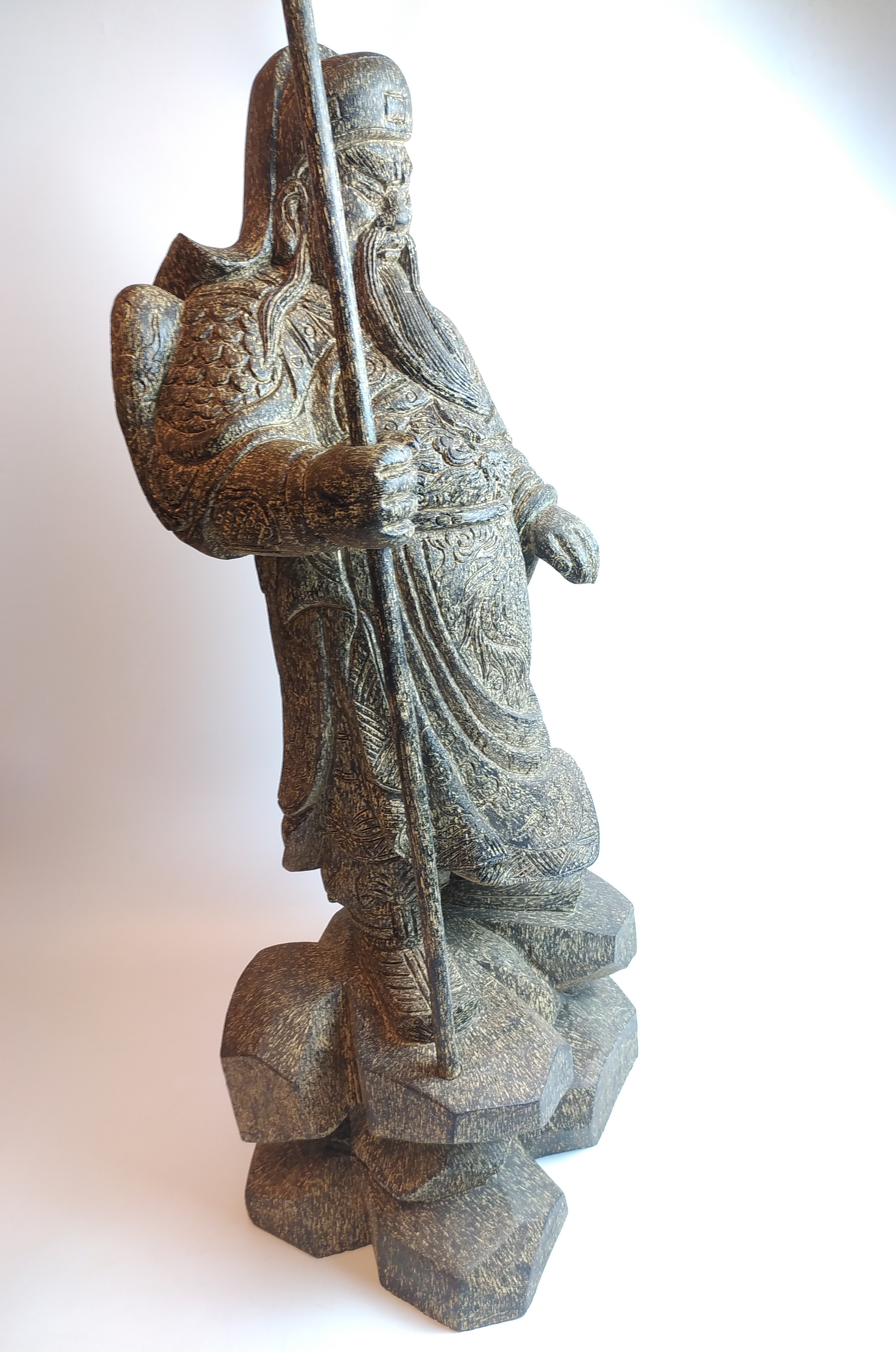 Tượng gỗ Quan Công gió bầu