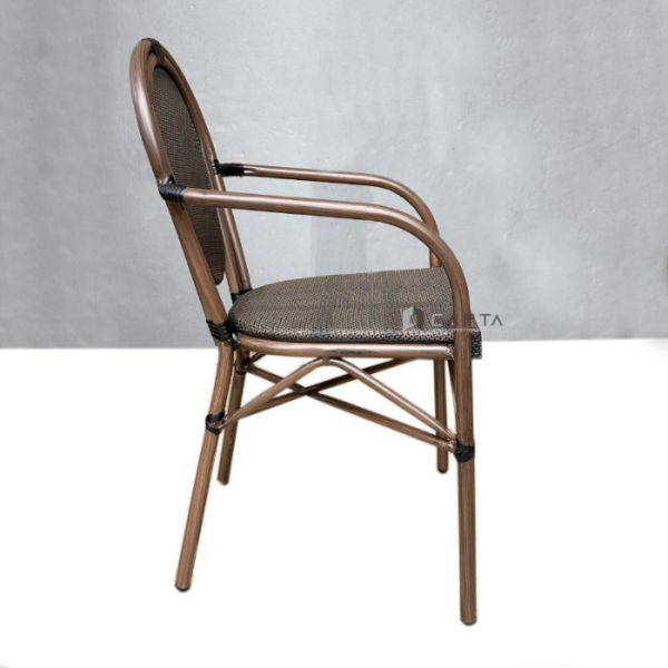 Ghế sân vườn có tay màu nâu CC2039-T Nội thất Capta Ghế cafe sân thượng có tay khung sắt sơn tĩnh điện màu nâu nệm lưới