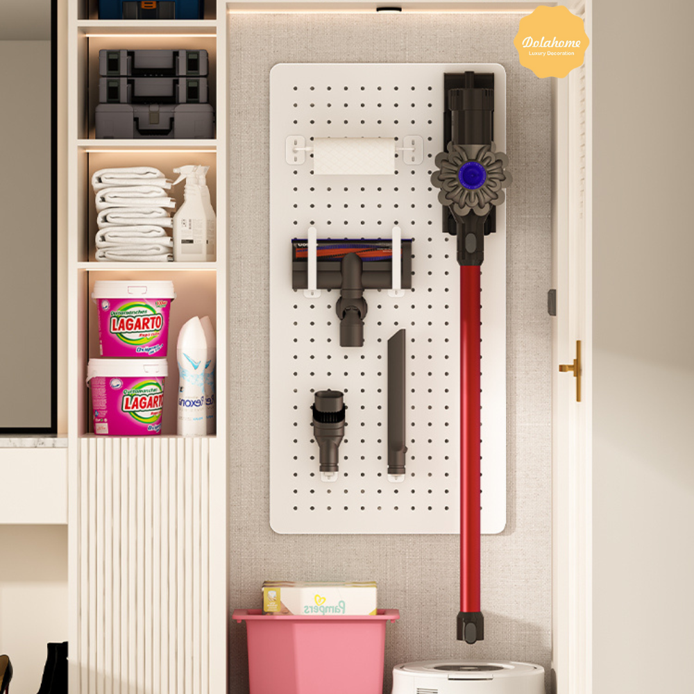 Bảng lỗ Pegboard Dola Home kim loại cao cấp. Kệ để máy hút bụi Dyson, đồ dùng gia đình và dụng cụ vệ sinh nhà cửa