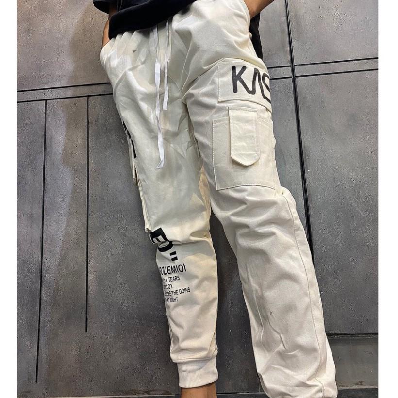 Quần jogger kaki màu trắng in chữ đen