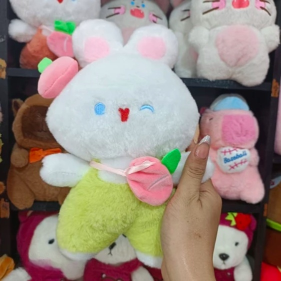 Thú nhồi bông thỏ trắng đeo túi cà rốt cute - Size 22cm - Quà tặng gấu bông thỏ bunny mặc yếm êm mịn