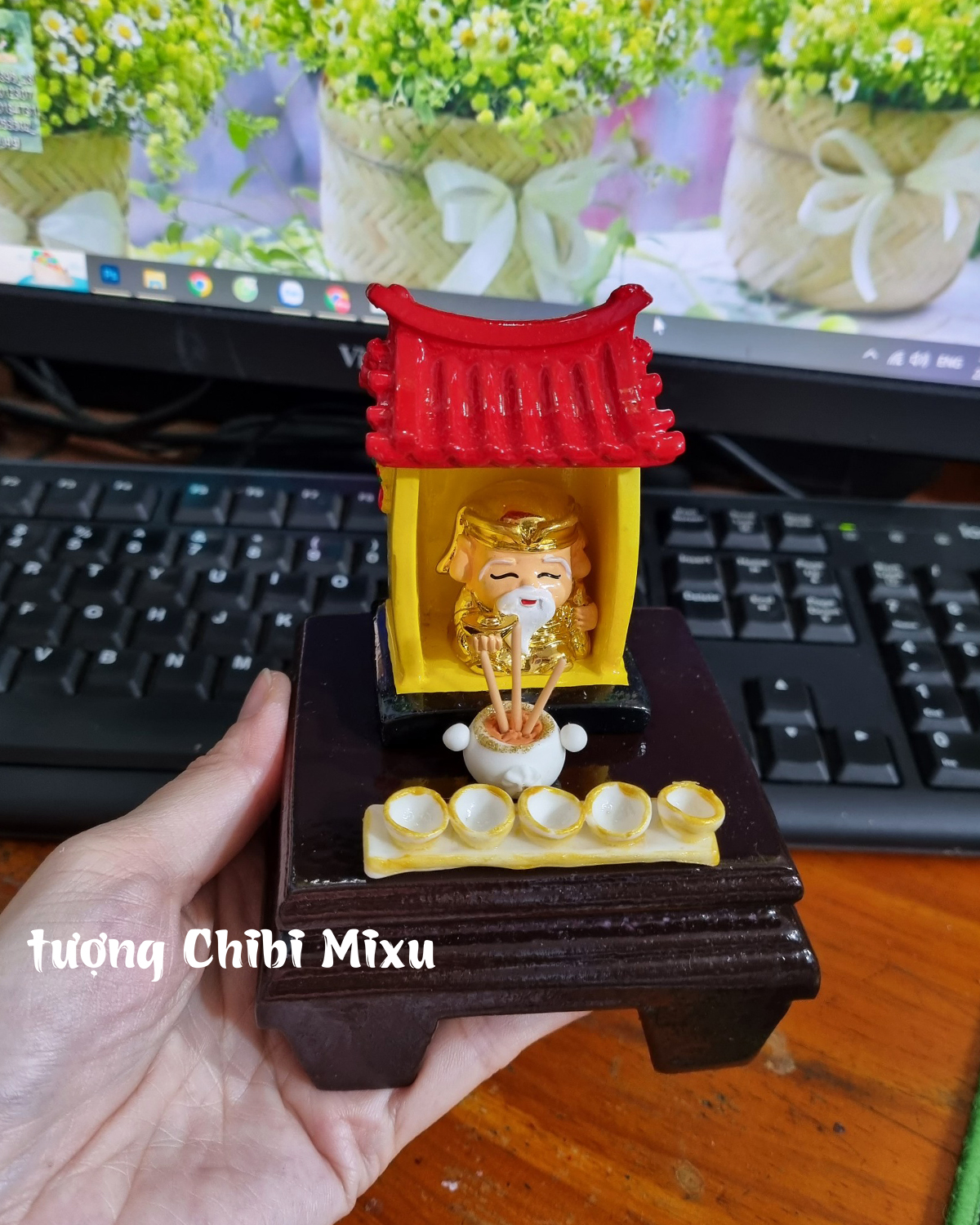 Miếu Thần Tài 275K (gồm Miếu size nhỏ + tượng xi 3.4cm + lư và chung cúng đất sét + đế vuông) ban thờ trang trí