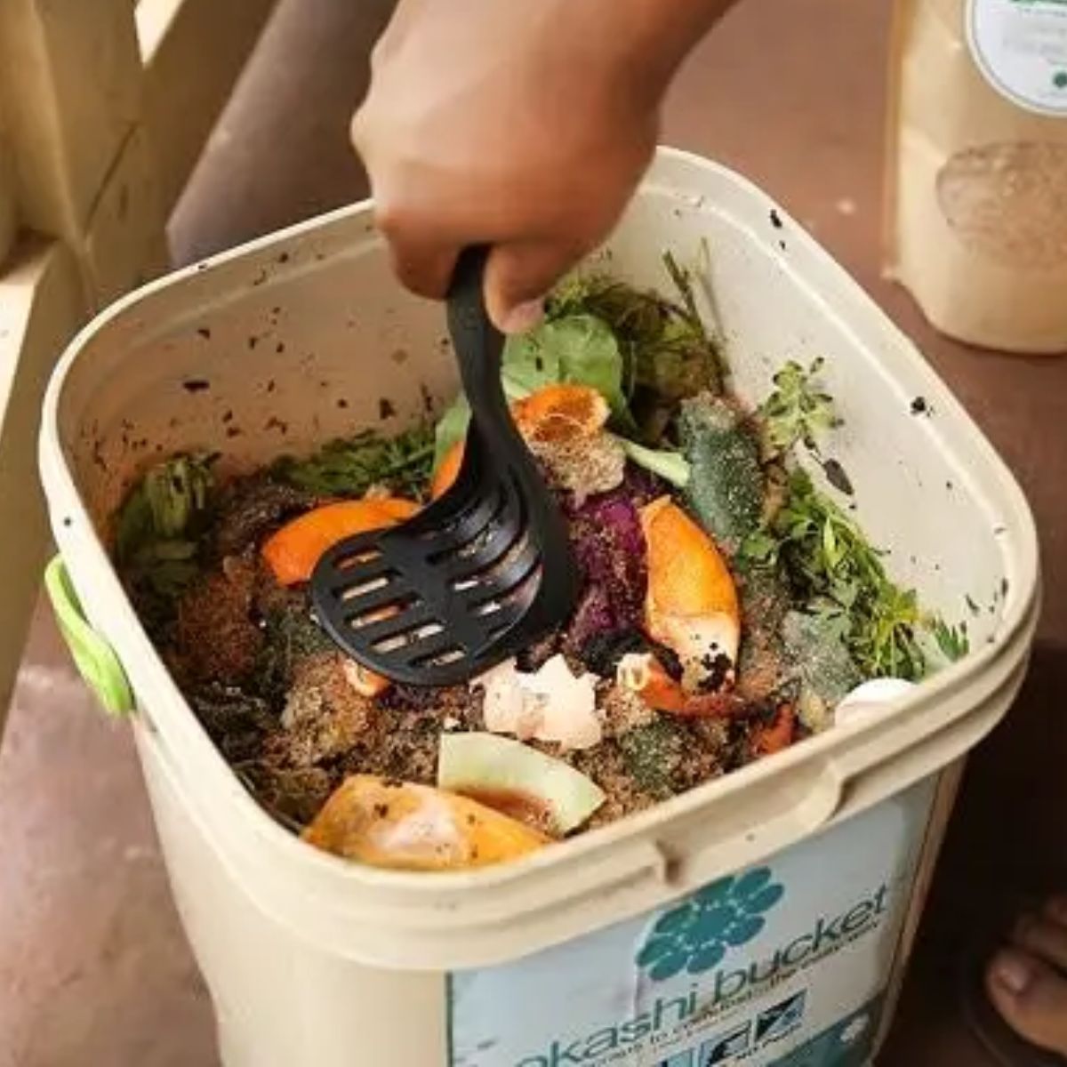 Thùng rác nhà bếp làm phân bón hữu cơ cho cây trồng Bokashi - 20L