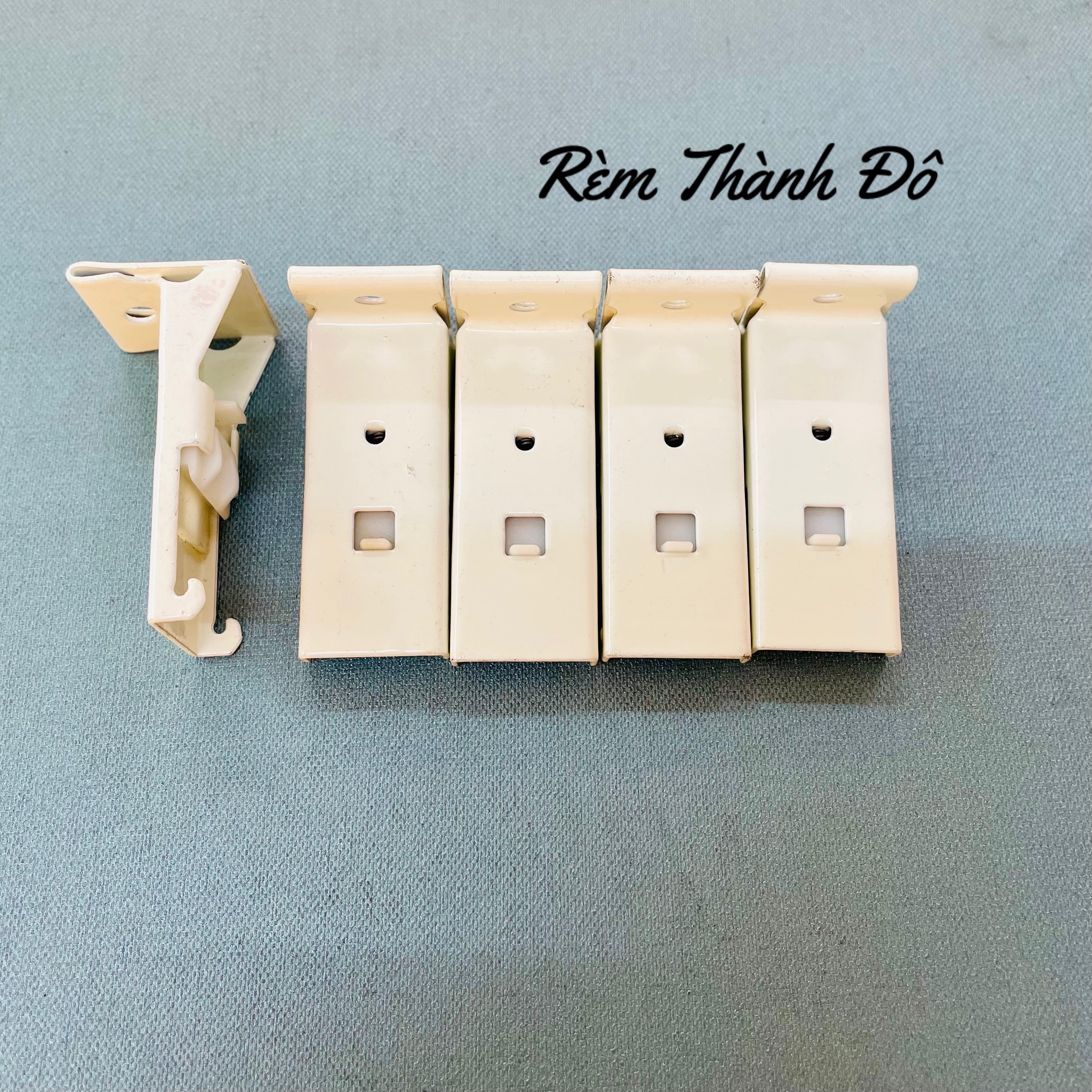 Phụ kiện lắp thanh ray treo rèm /ke treo thanh trượt trên trần