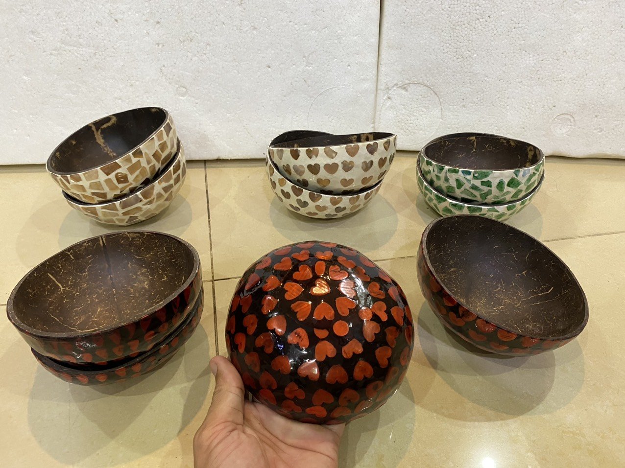 CHÉN GÁO DỪA SƠN MÀI – CẨN TRAI – KHẢM TRỨNG – BÁT CẨN ỐC XÀ CỪ – MẶT BÊN NGOÀI. MSP 430